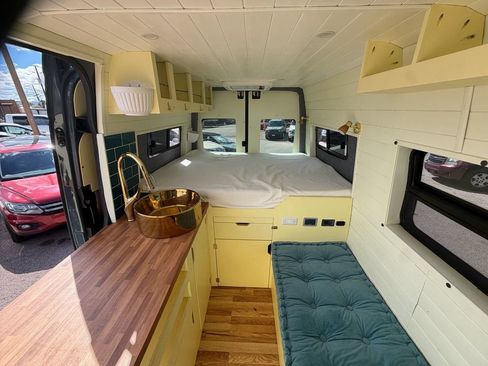 Used 2018 Mercedes-Benz Sprinter 2500 image 15