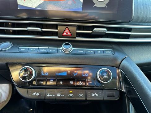 Used 2023 Hyundai Elantra Limited image 36