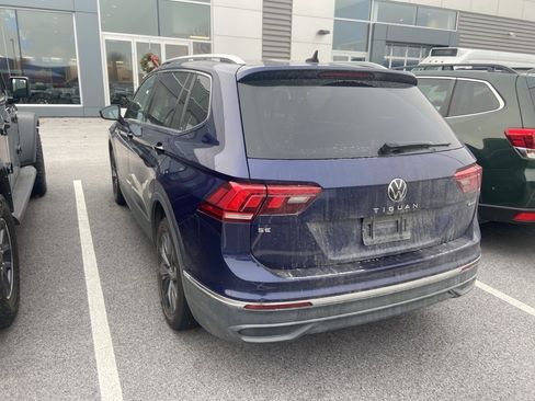 Used 2022 Volkswagen Tiguan SE w/ Panoramic Sunroof Package image 4
