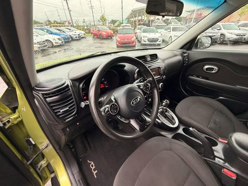 Used 2018 Kia Soul FWD image 13