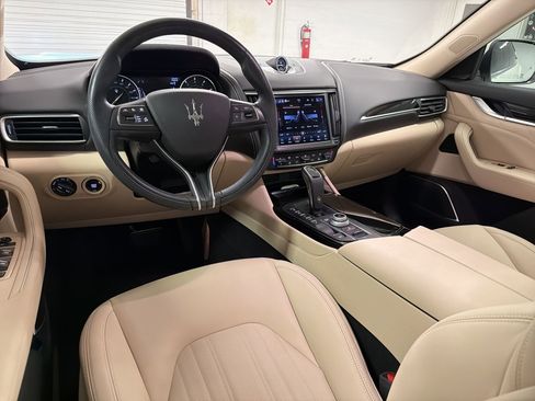 Used 2022 Maserati Levante GT AWD/4WD image 28
