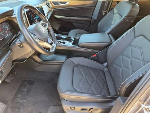 Used 2025 Volkswagen Atlas SE FWD image 24