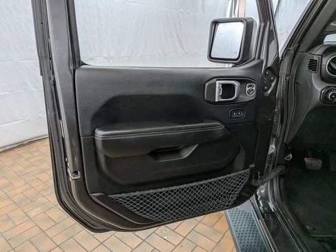 Used 2018 Jeep Wrangler Unlimited Sahara image 14