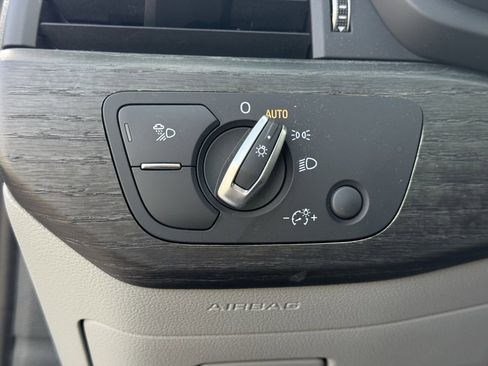 Used 2019 Audi A4 2.0T Premium image 17