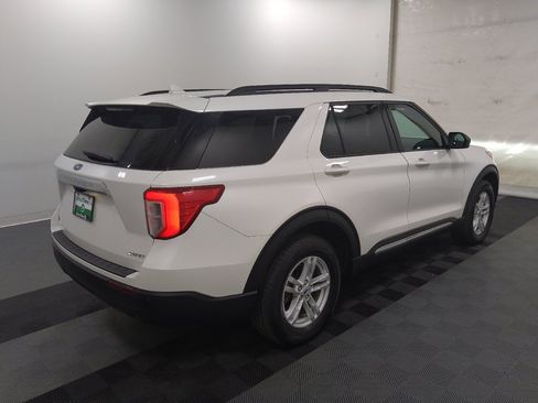 Used 2023 Ford Explorer XLT AWD/4WD image 10