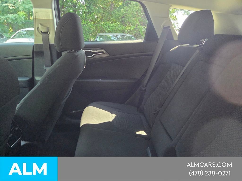 Used 2025 Kia Sportage LX FWD image 27