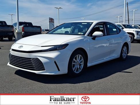 Certified 2025 Toyota Camry LE FWD image 3