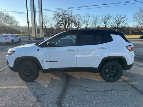 Used 2023 Jeep Compass Trailhawk image 10