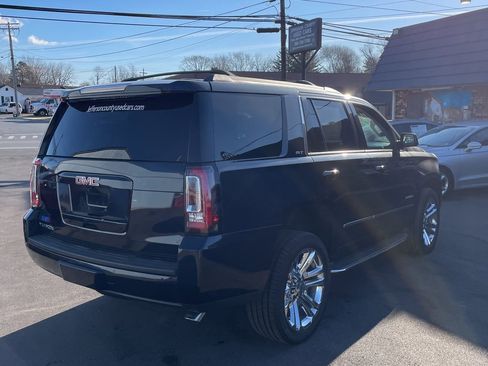 Used 2017 GMC Yukon SLT w/ Premium Edition image 3