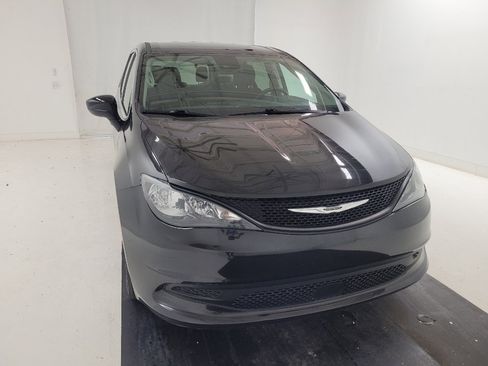 Used 2023 Chrysler Voyager LX FWD image 14