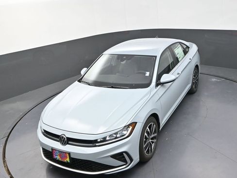 New 2025 Volkswagen Jetta SE image 13