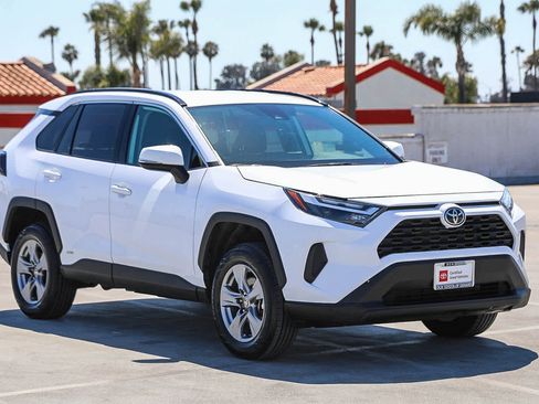Used 2025 Toyota RAV4 XLE AWD/4WD image 4