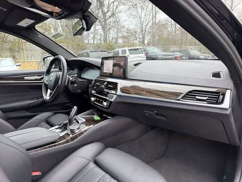 Used 2023 BMW 530e xDrive image 21