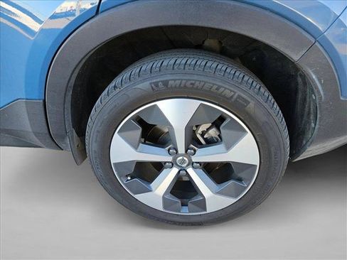 Used 2023 Volvo XC40 B5 Plus image 23