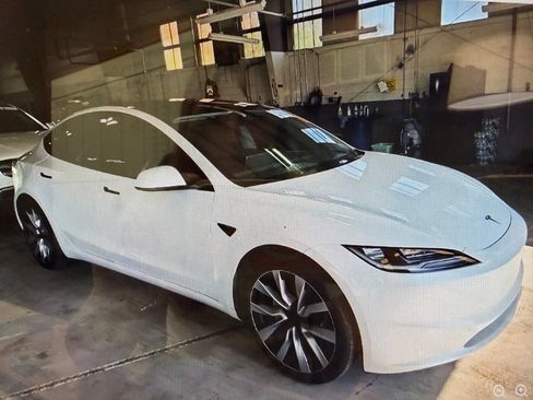 Used 2024 Tesla Model 3 Standard Range RWD image 1