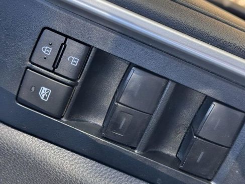 Used 2023 Toyota Highlander LE FWD image 21