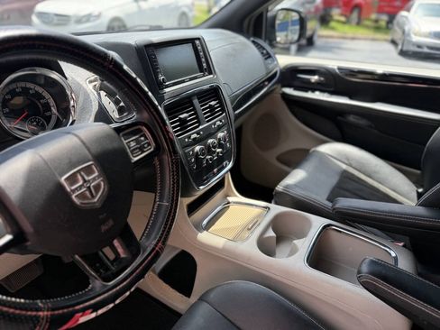 Used 2019 Dodge Grand Caravan SXT FWD image 7