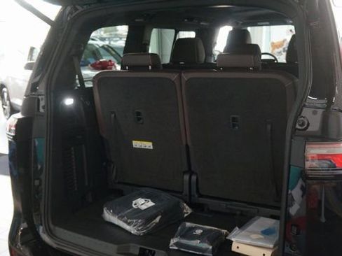 New 2025 Volkswagen ID. Buzz Pro S RWD image 19