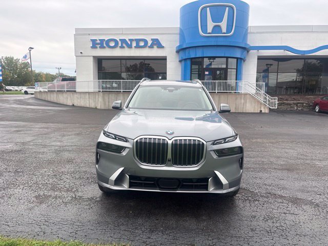 Used 2025 BMW X7 xDrive40i w/ Executive Package AWD/4WD image 3