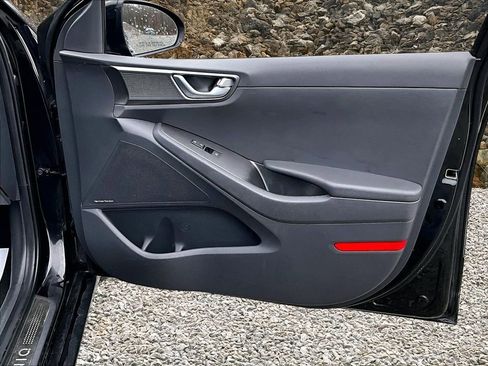 Used 2020 Hyundai Ioniq Limited image 22