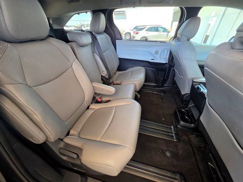 Used 2026 Toyota Sienna XLE FWD image 71