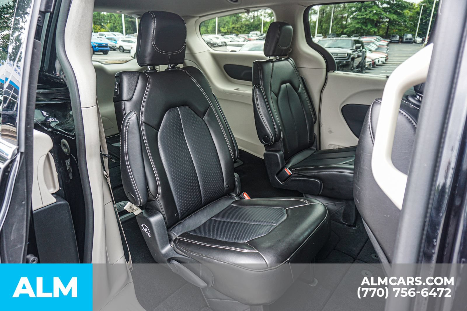 Used 2023 Chrysler Pacifica Touring-L FWD image 23