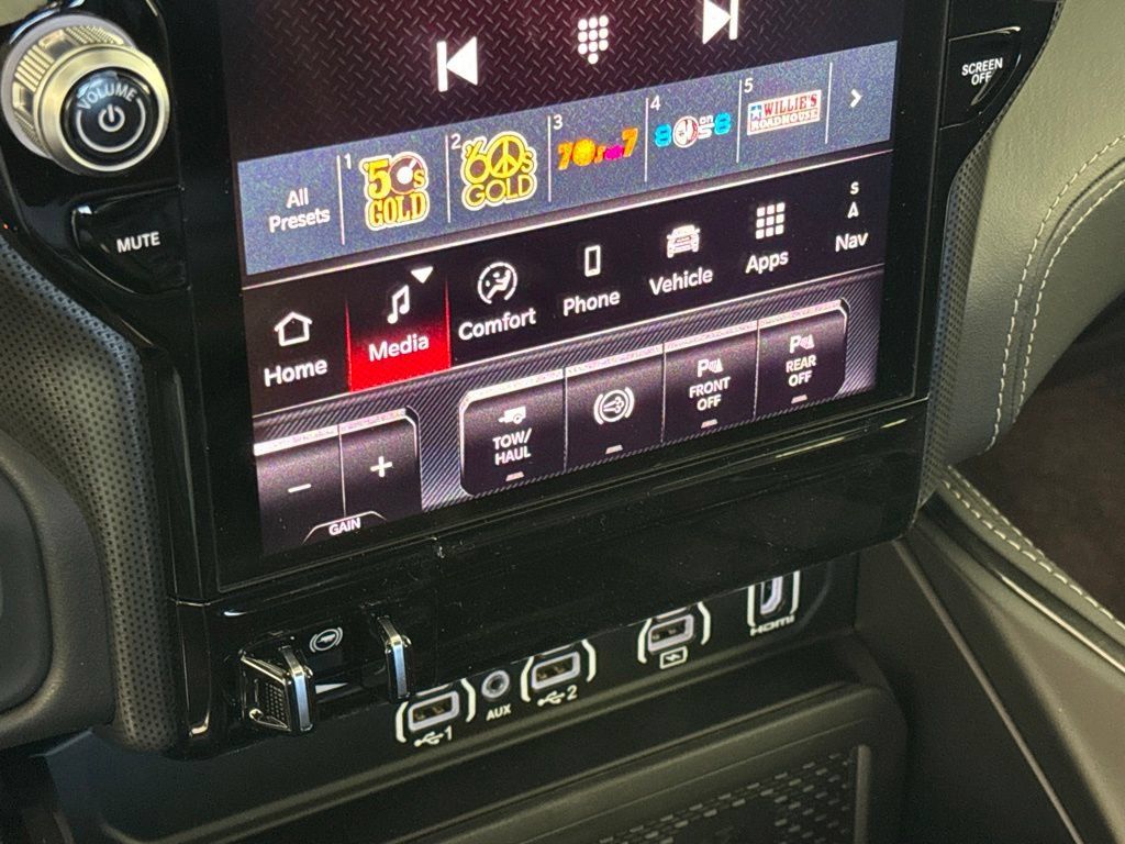 New 2027 RAM 2500 Limited AWD/4WD image 24