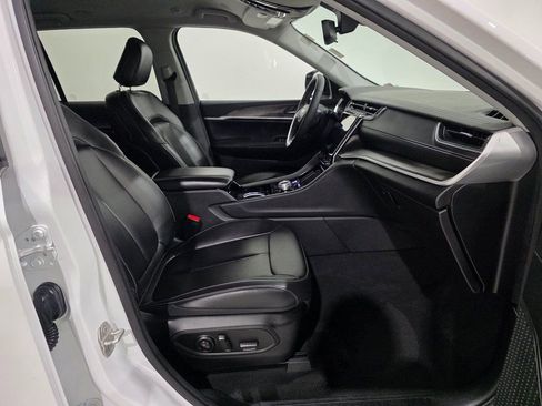 Used 2023 Jeep Grand Cherokee Limited image 24