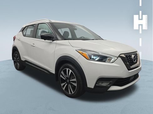 Used 2020 Nissan Kicks SR FWD image 1