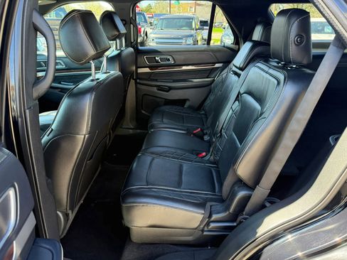 Used 2017 Ford Explorer Platinum image 35