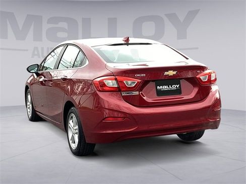Used 2018 Chevrolet Cruze LT w/ Convenience Package image 3