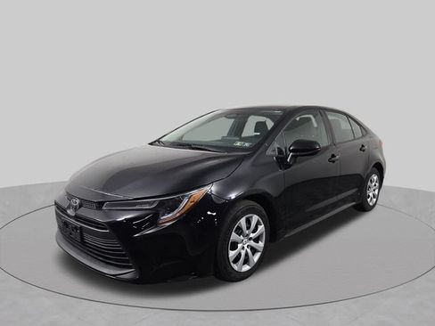 Used 2024 Toyota Corolla LE FWD image 2