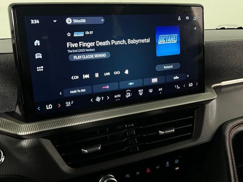 Used 2025 Ford Explorer ST-Line w/ ST-Line Street Pack image 17