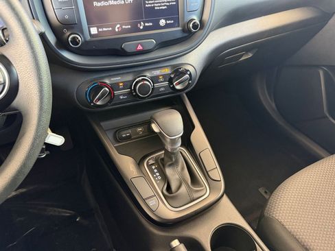 Used 2025 Kia Soul LX w/ LX Technology Package FWD image 39