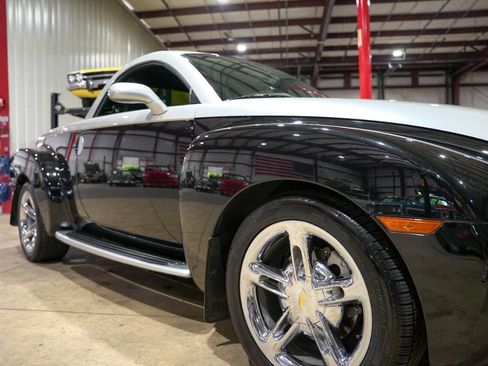 Used 2005 Chevrolet SSR LS 2dr Regular Cab Convertible w/ Preferred Equipment Group image 28