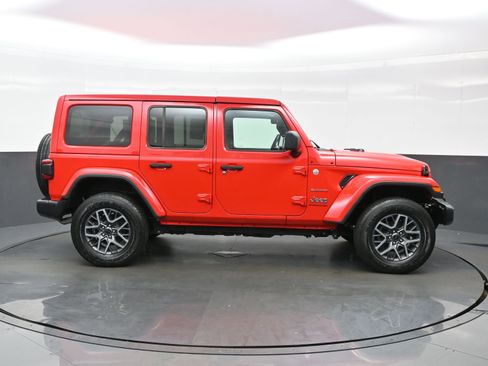 Used 2024 Jeep Wrangler Sahara image 7