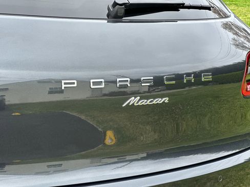 Certified 2018 Porsche Macan Sport Edition AWD/4WD image 32
