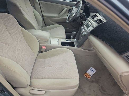 Used 2010 Toyota Camry SE FWD image 3