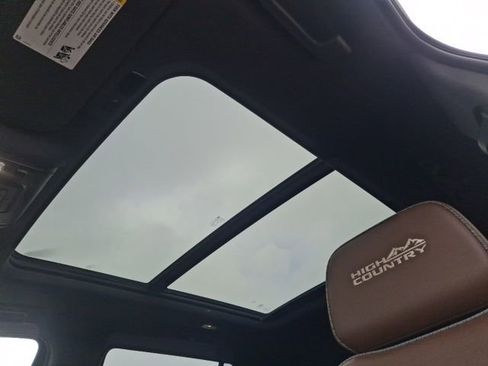 Used 2021 Chevrolet Tahoe High Country w/ Premium Package image 32