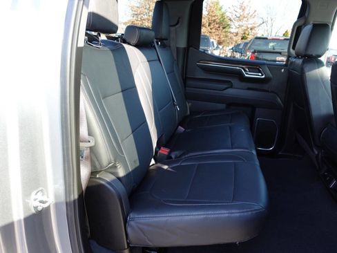 Used 2024 Chevrolet Silverado 1500 LT image 30