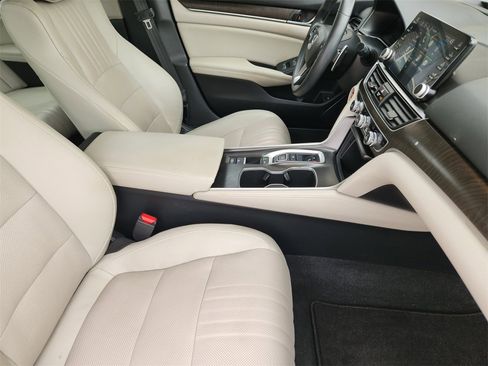 Certified 2018 Honda Accord Touring image 13
