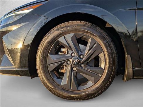 Used 2023 Hyundai Elantra SEL image 24