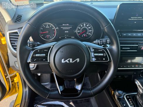 Used 2022 Kia Seltos SX w/ Sunroof Package image 15