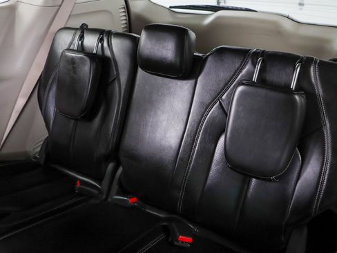 Used 2023 Chrysler Pacifica Touring-L FWD image 26