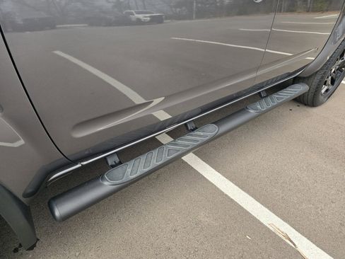 Used 2020 Nissan Frontier SV w/ Midnight Edition Floor Mats image 10