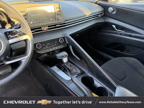 Used 2023 Hyundai Elantra SEL FWD image 18