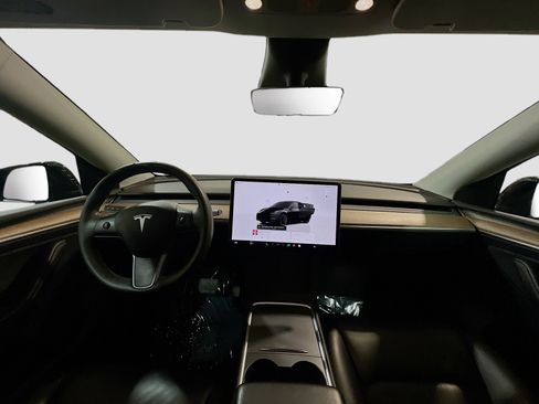 Used 2023 Tesla Model Y AWD image 17