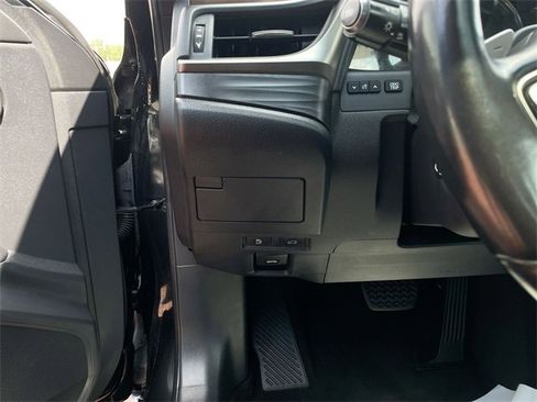 Used 2019 Lexus ES 300h w/ Premium Package image 12