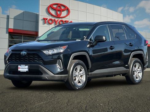 Used 2022 Toyota RAV4 LE image 7