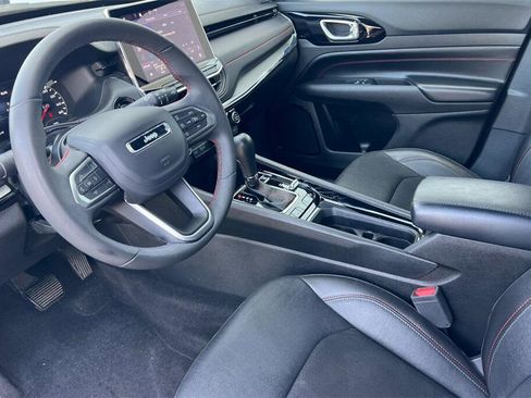 Used 2024 Jeep Compass Trailhawk image 10